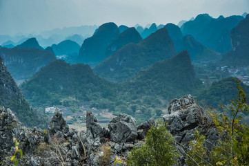 鲁滨逊漂流记主要内容20字左右