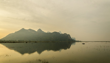 鲁滨逊漂流记主要内容20字左右
