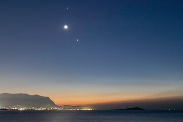 馄饨皮可以做烧麦吗 剩的馄饨皮怎么做春卷